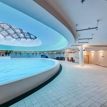 Apartment Hanza Tower No 428 - Swimming Pool, Jacuzzi, Balcony, Viewing Terrace