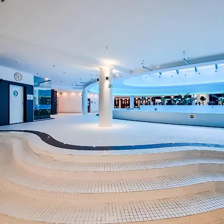 Hanza Tower No 428 - Swimming Pool, Jacuzzi, Balcony, Viewing Terrace Apartment Szczecin